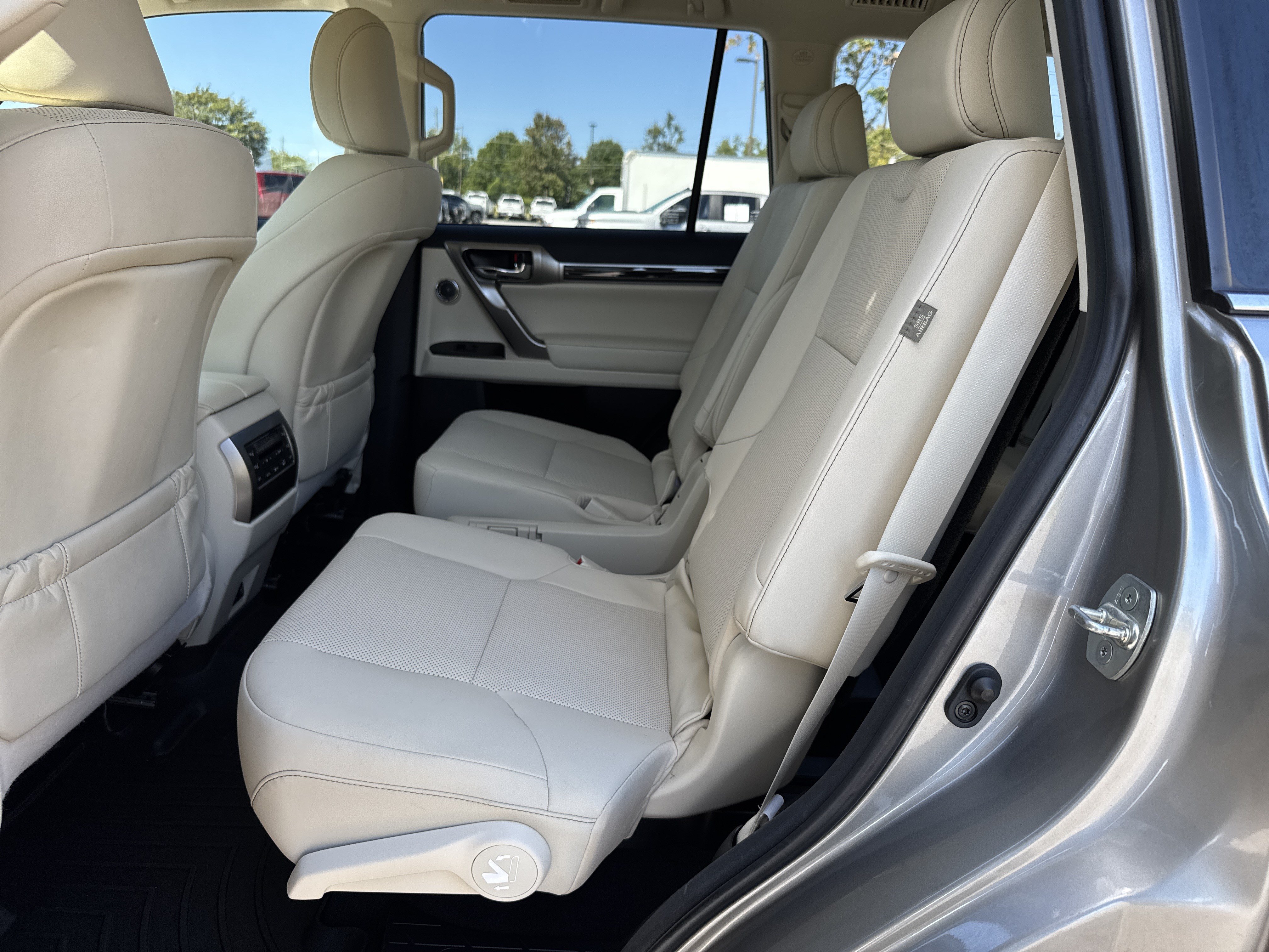Used 2023 Lexus GX 460 Premium AWD/4WD image 30