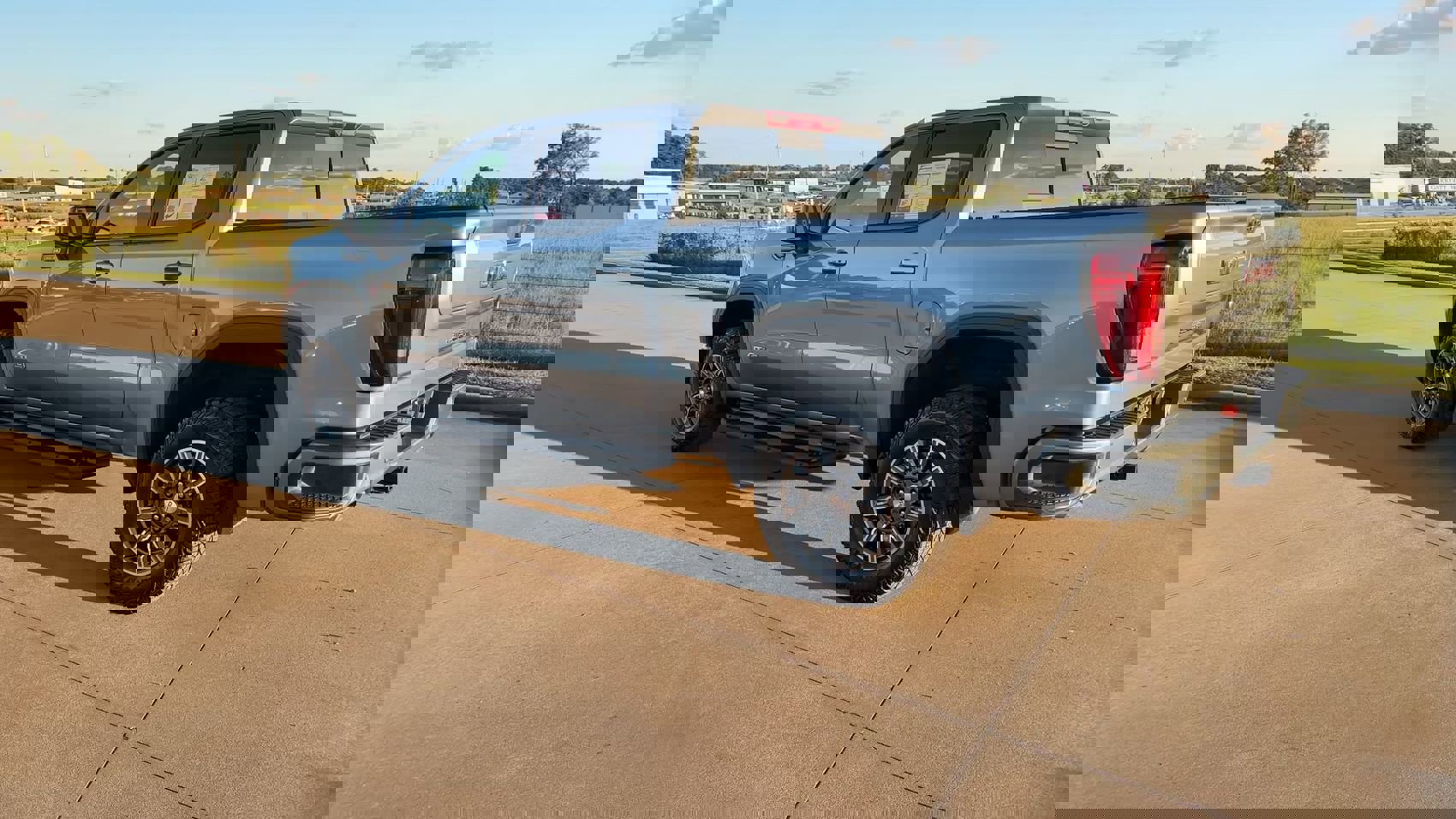 Used 2024 GMC Sierra 1500 AT4 w/ Technology Package image 7