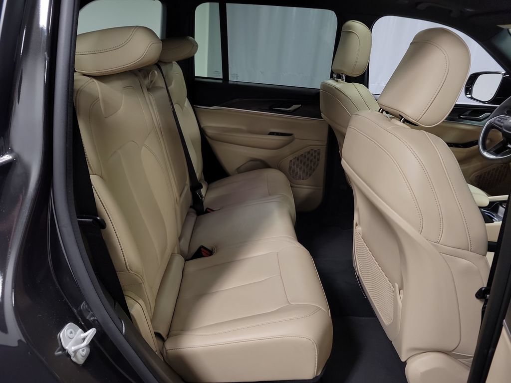 Used 2024 Jeep Grand Cherokee Limited AWD/4WD image 25