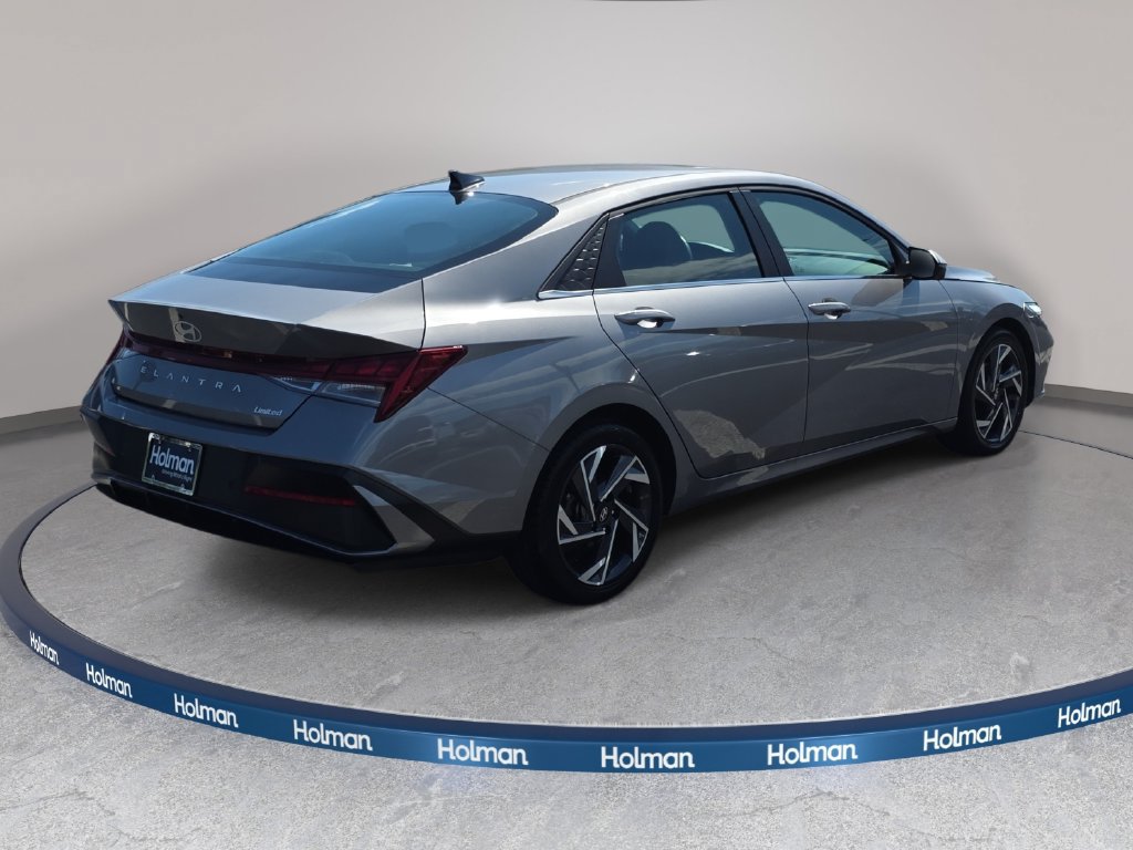 Used 2024 Hyundai Elantra Limited FWD image 5