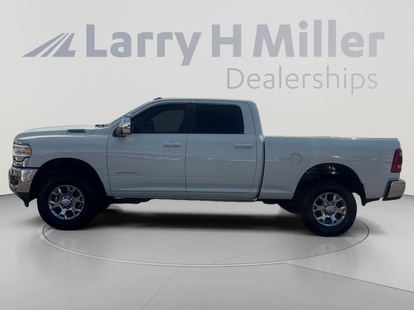Used 2024 RAM 2500 Laramie w/ Chrome Bumper Package AWD/4WD image 2