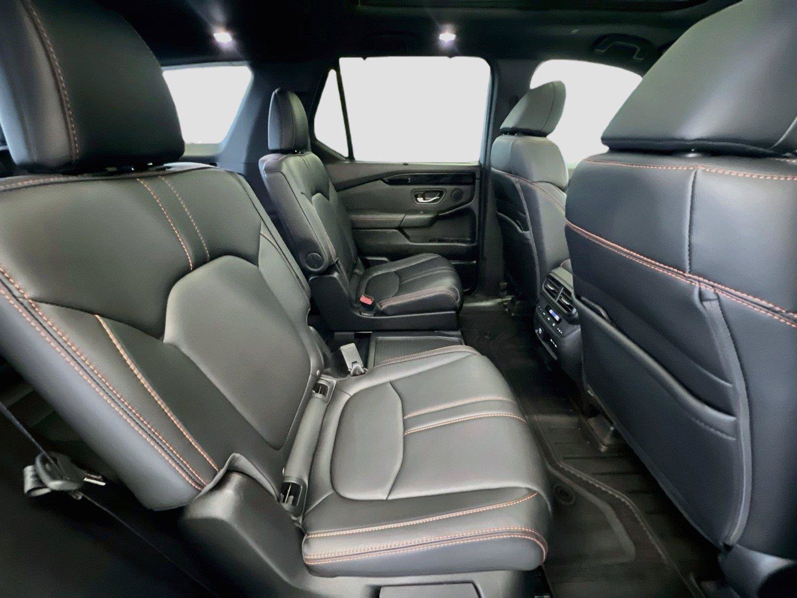 Certified 2025 Honda Pilot TrailSport image 27