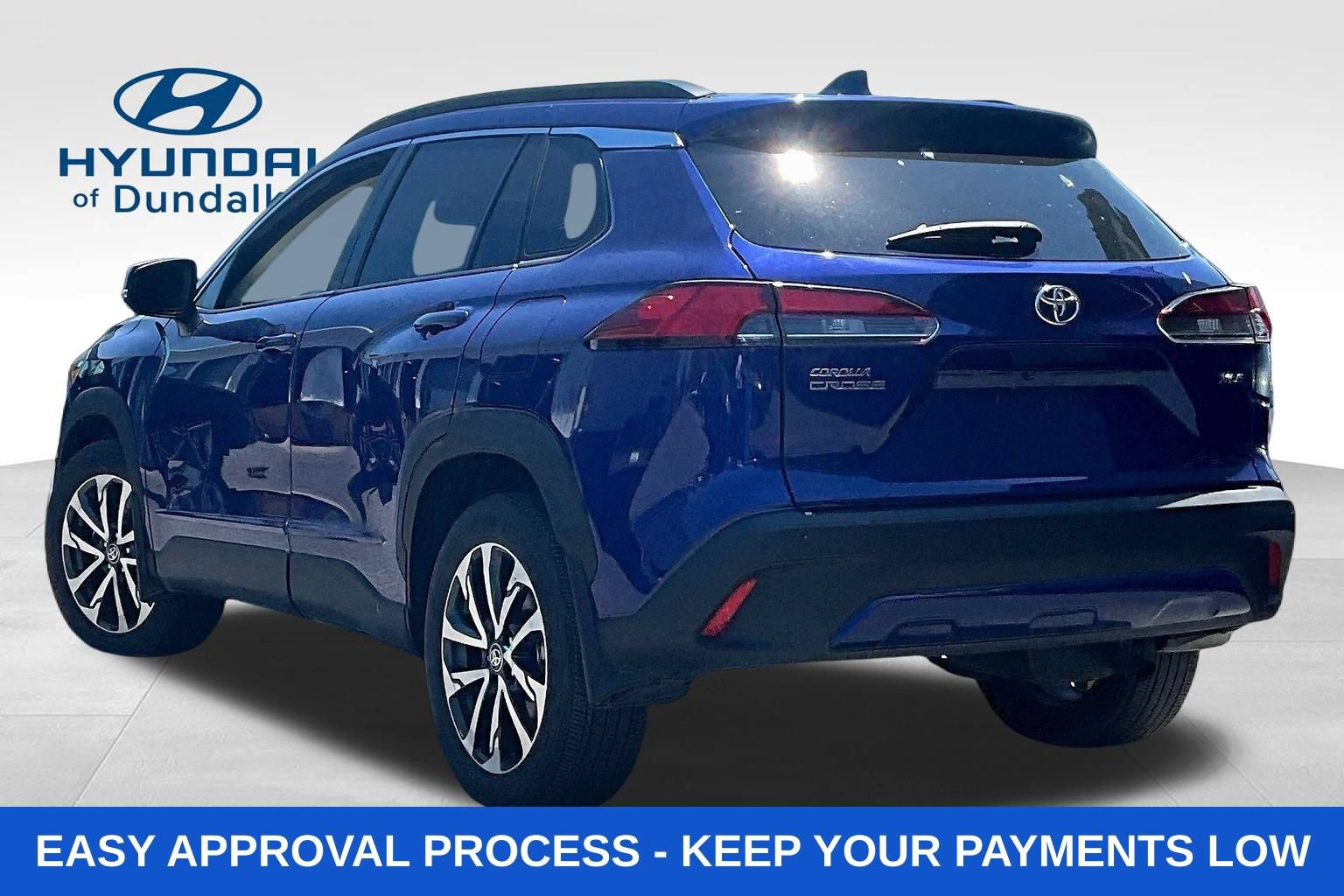 Used 2022 Toyota Corolla Cross XLE w/ Convenience Package FWD image 5