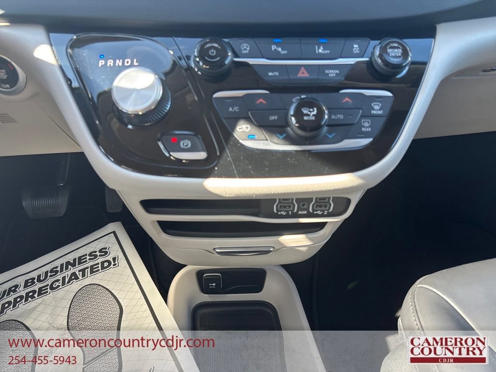 Used 2023 Chrysler Pacifica Touring-L FWD image 18