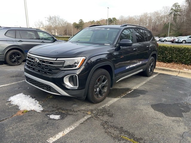 Used 2025 Volkswagen Atlas Peak Edition SE image 9