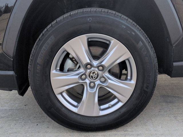 Certified 2022 Toyota RAV4 LE AWD/4WD image 11