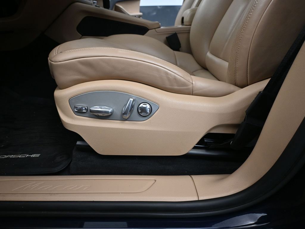 Used 2022 Porsche Macan Base image 23