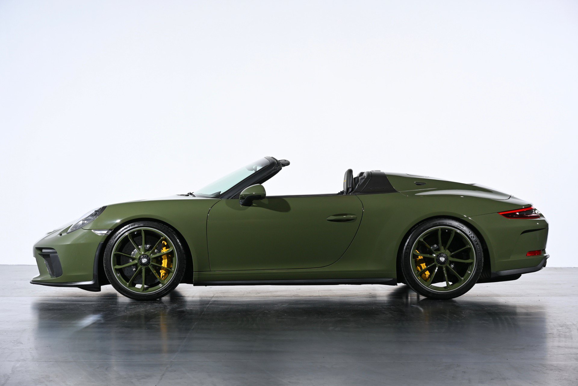 Used 2019 Porsche 911 Speedster RWD image 12