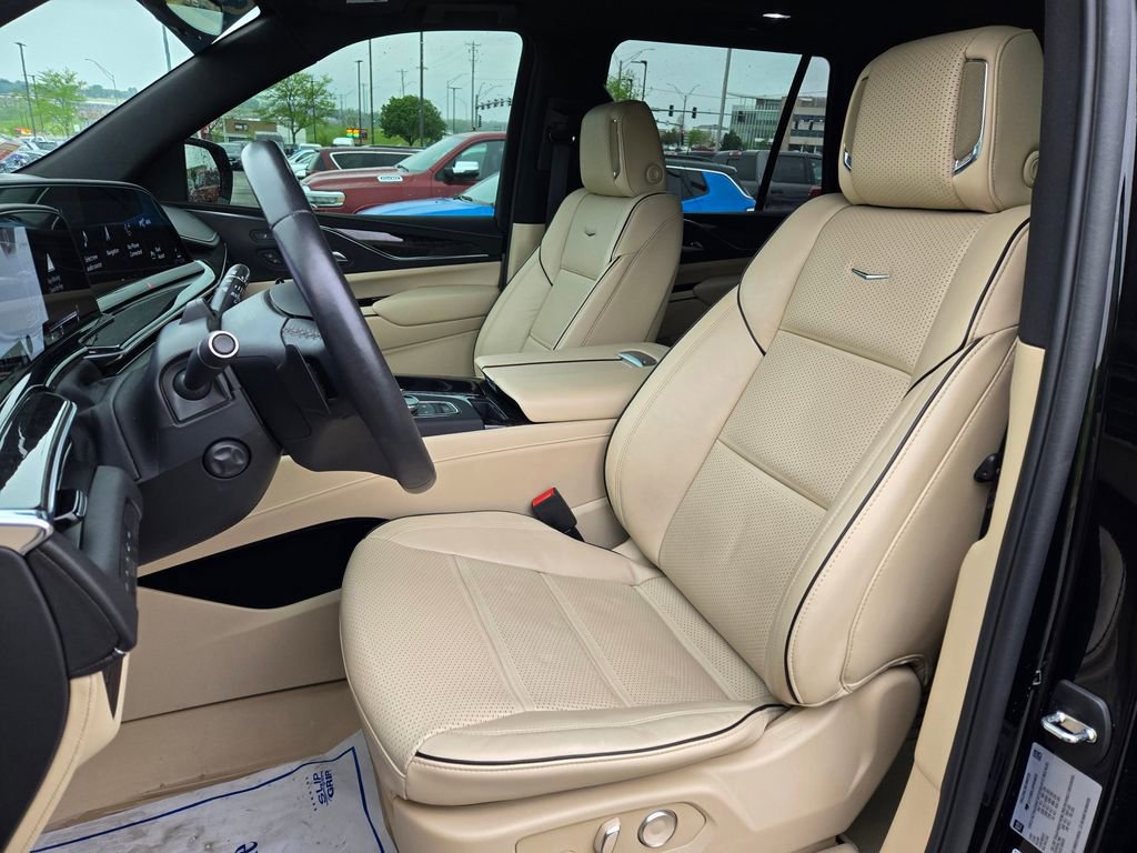 Used 2023 Cadillac Escalade Premium Luxury AWD/4WD image 18