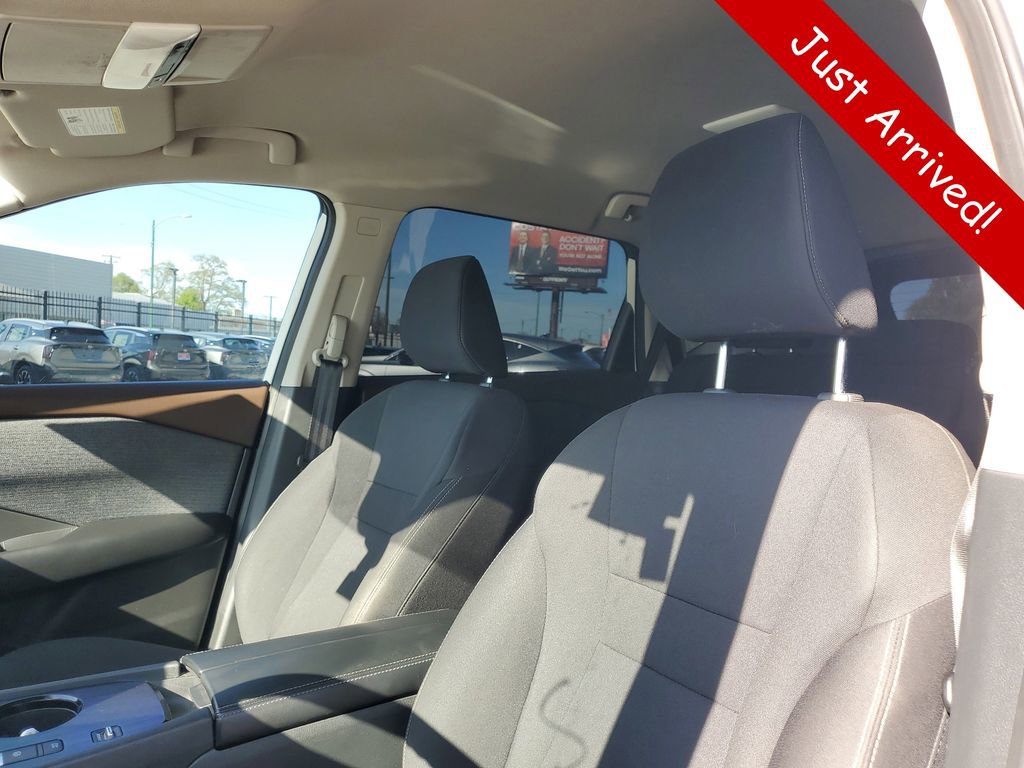 Used 2023 Nissan Rogue S FWD image 15