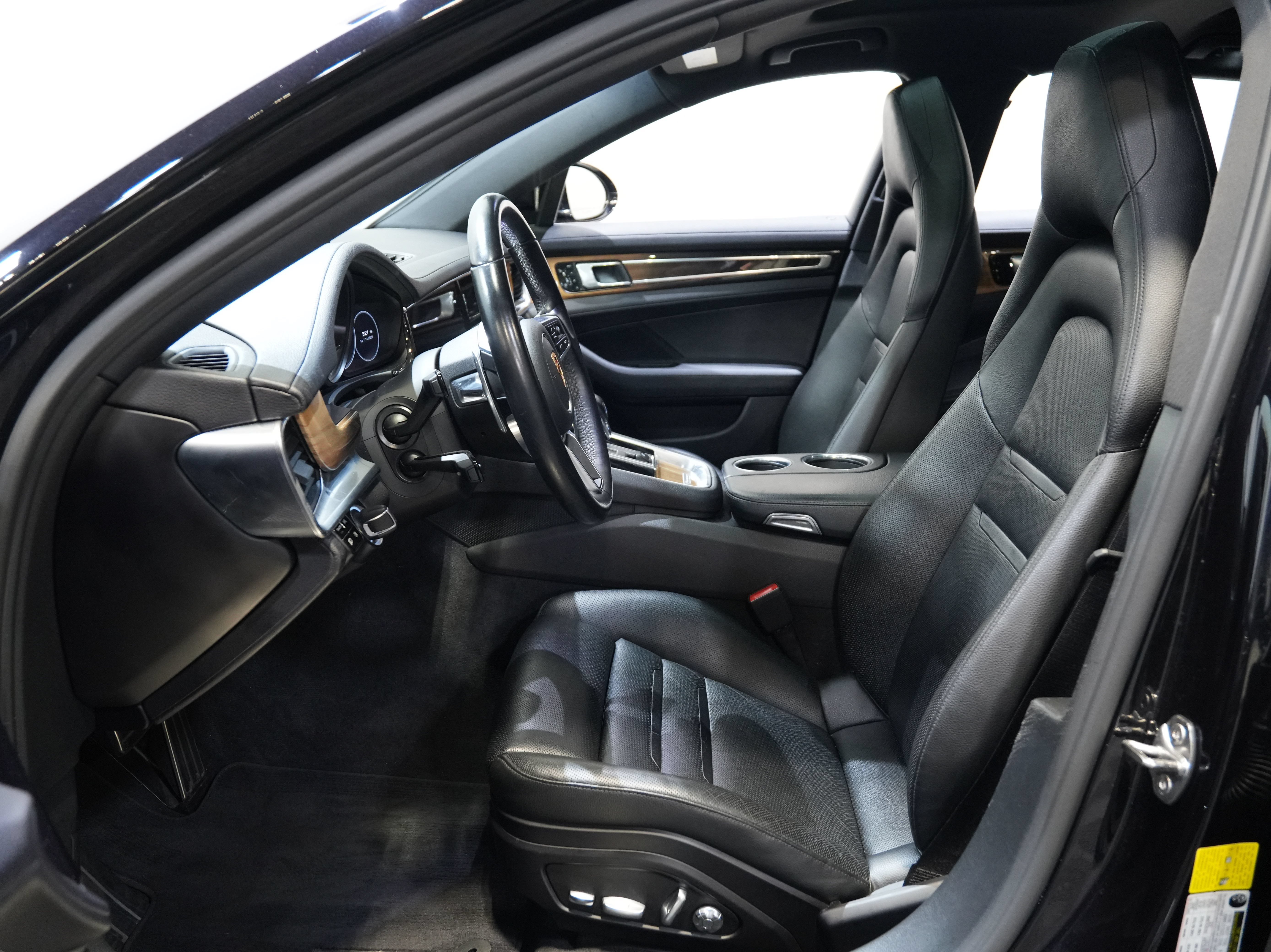 Used 2018 Porsche Panamera 4S AWD/4WD image 30