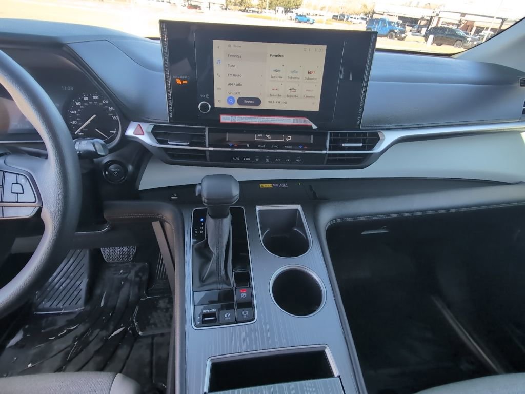 Used 2025 Toyota Sienna LE image 20