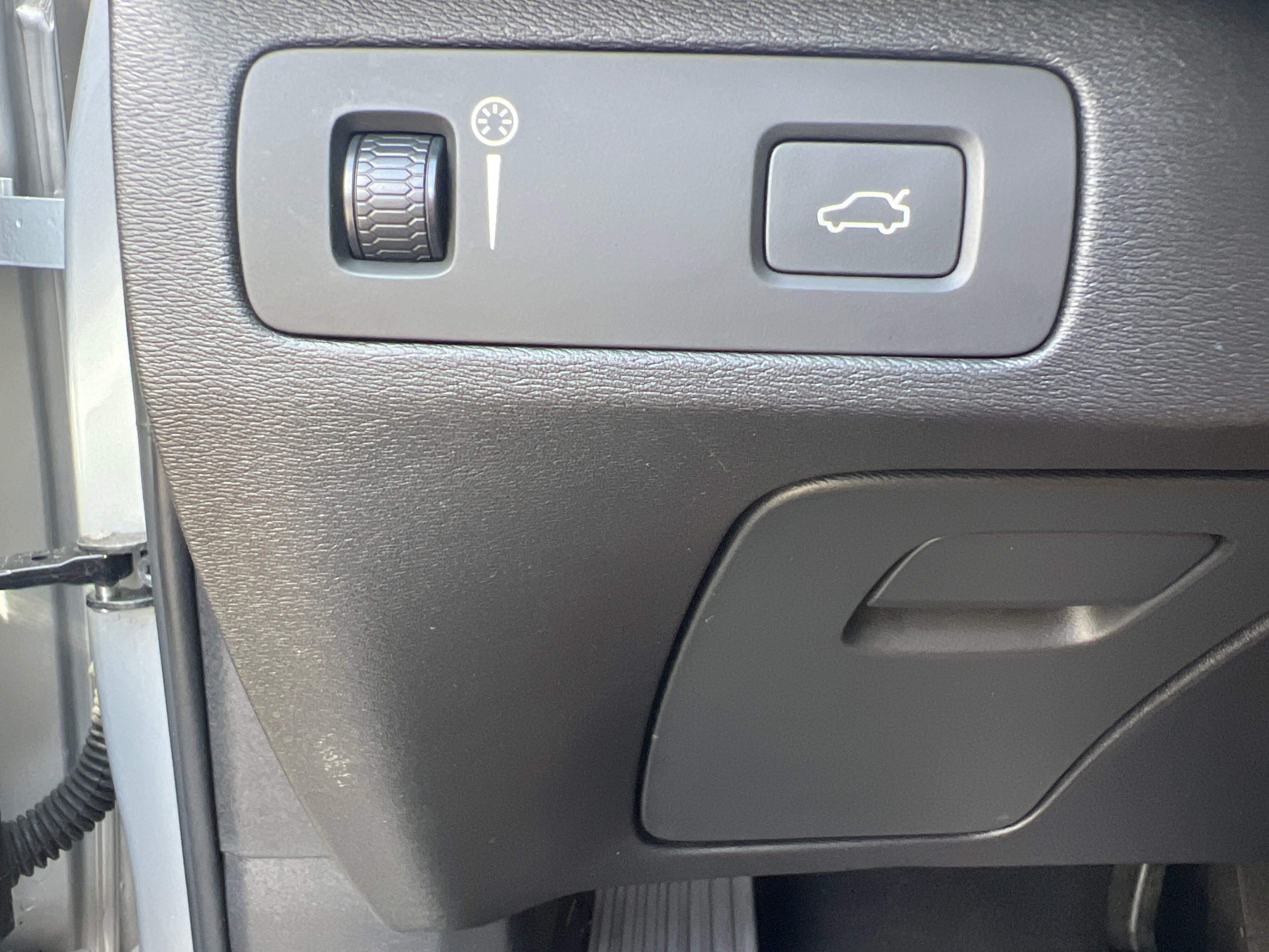 Used 2018 Volvo XC90 T5 Momentum w/ Convenience Package AWD/4WD image 26