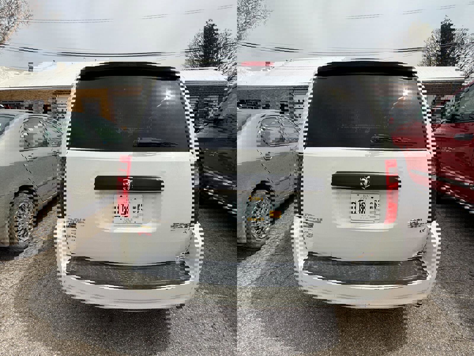 Used 2010 Dodge Grand Caravan image 4