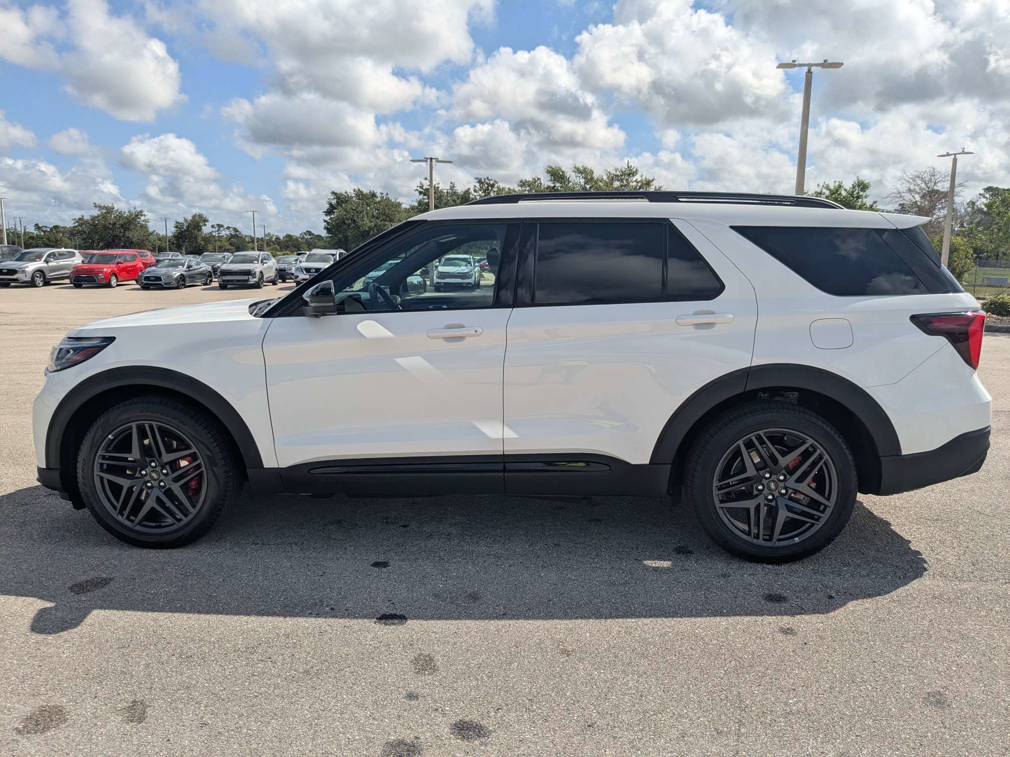 Used 2025 Ford Explorer ST AWD/4WD image 8