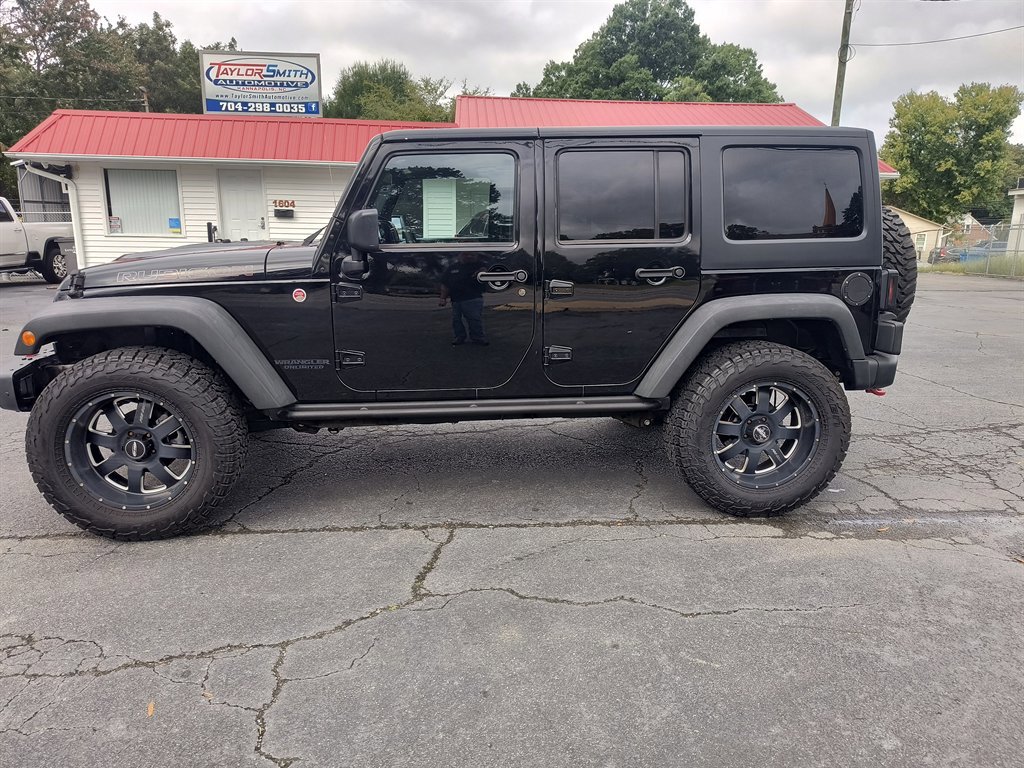 Used 2014 Jeep Wrangler Unlimited Rubicon image 2