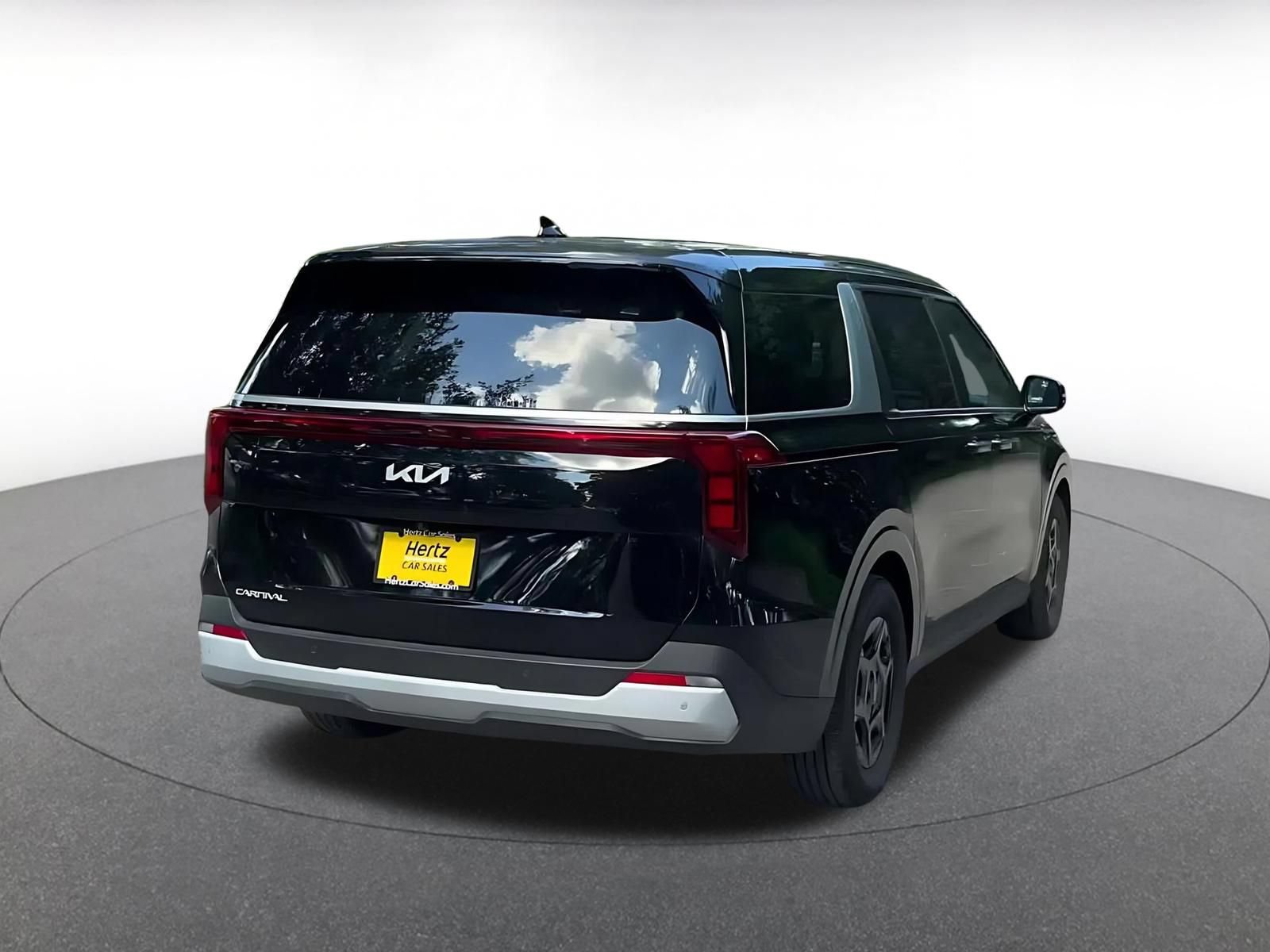 Used 2026 Kia Carnival FWD image 14