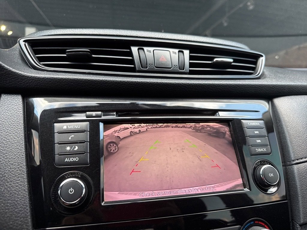 Used 2018 Nissan Rogue S image 5