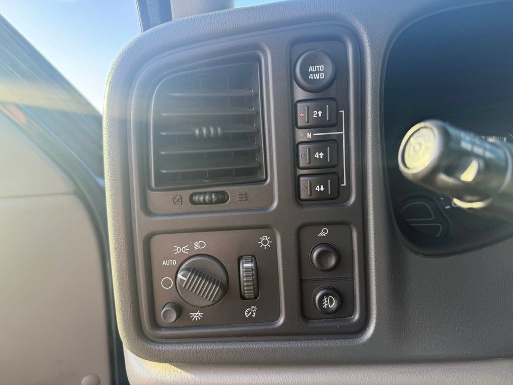 Used 2005 Chevrolet Avalanche Z71 w/ Sun And Sound Package AWD/4WD image 19