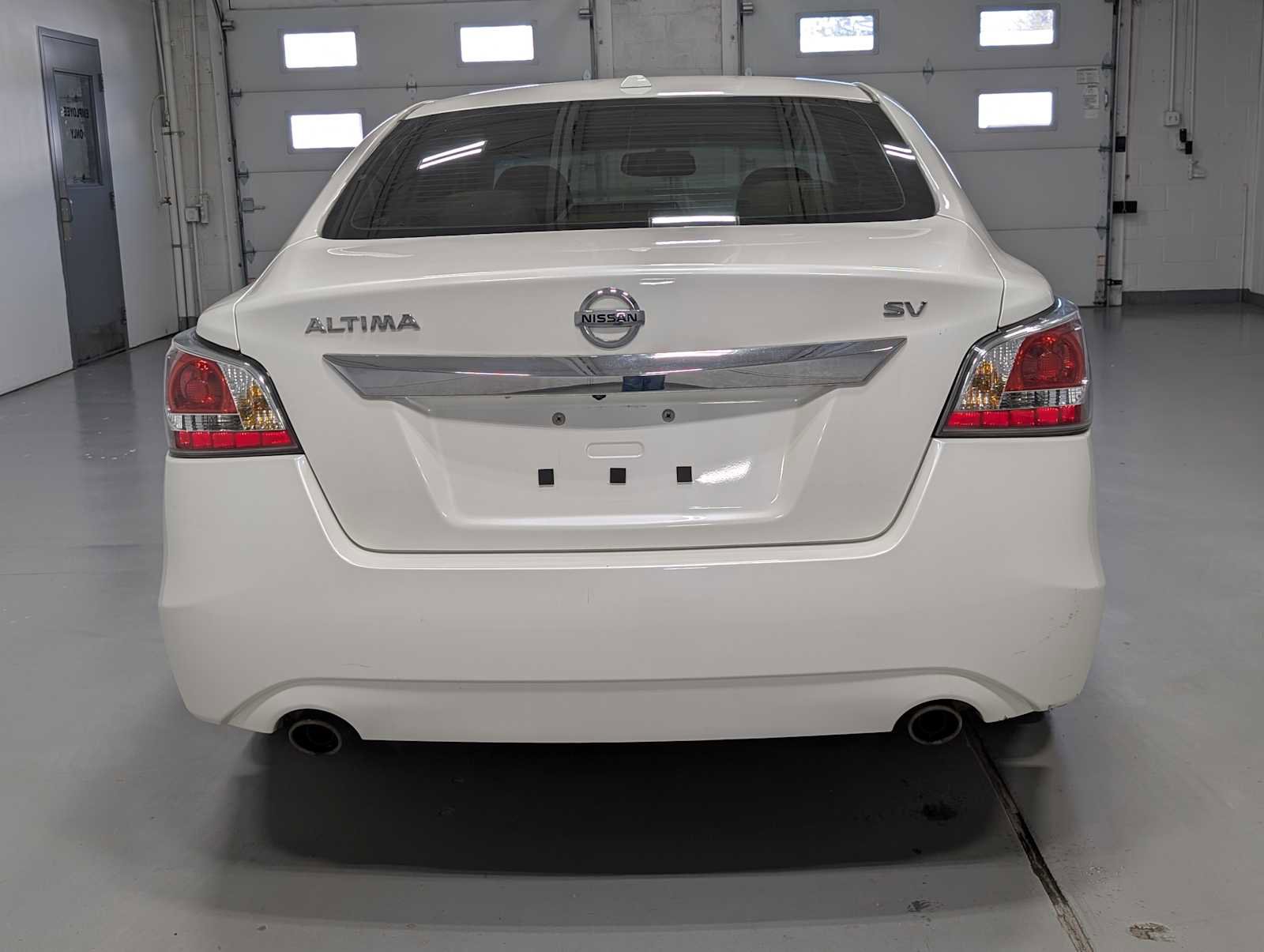Used 2015 Nissan Altima 2.5 SV w/ Convenience Package FWD image 9