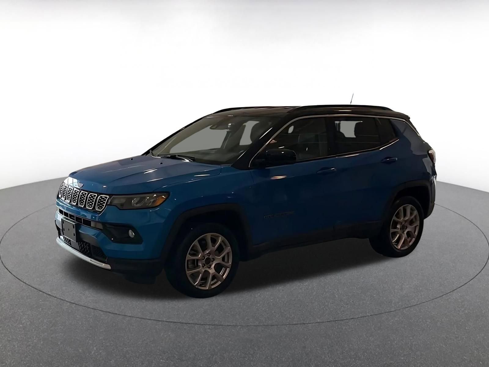 Used 2025 Jeep Compass Limited image 8