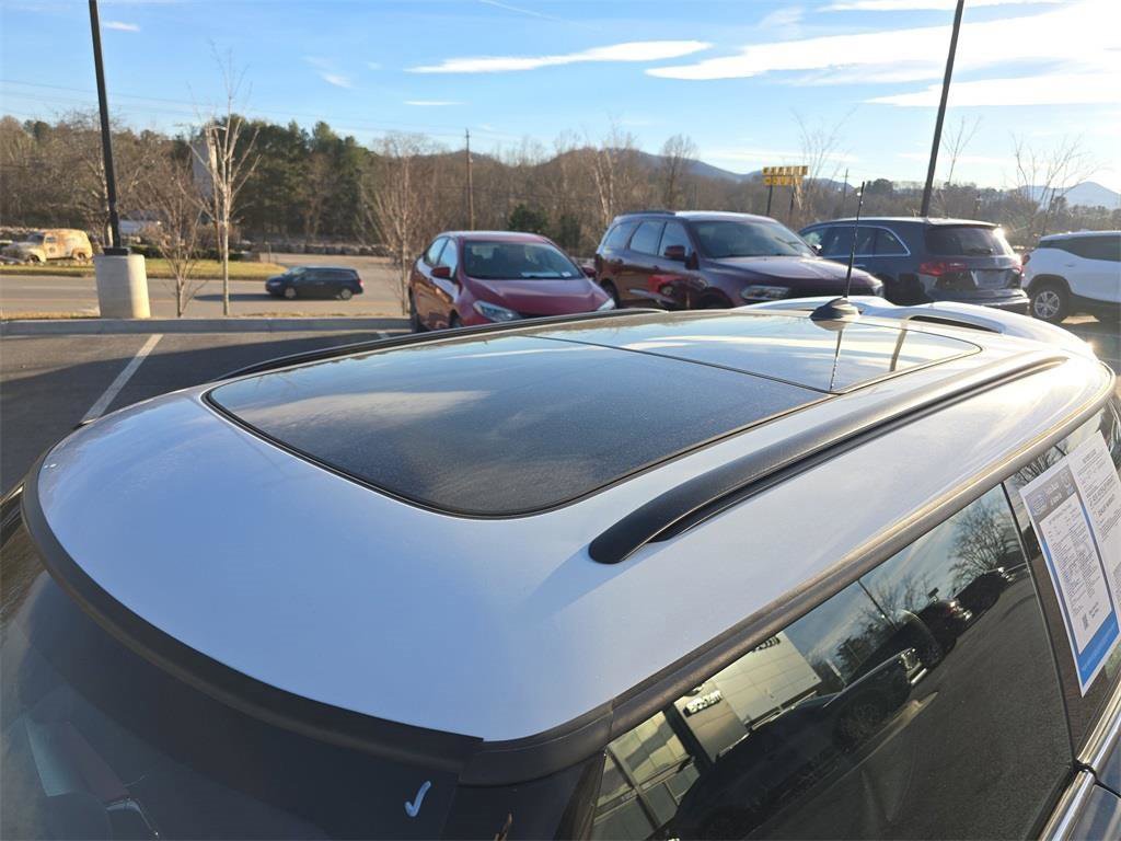 Used 2017 MINI Cooper 2-Door Hardtop image 11