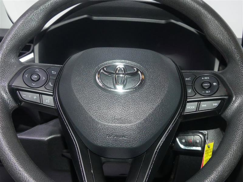 Used 2021 Toyota RAV4 LE image 29