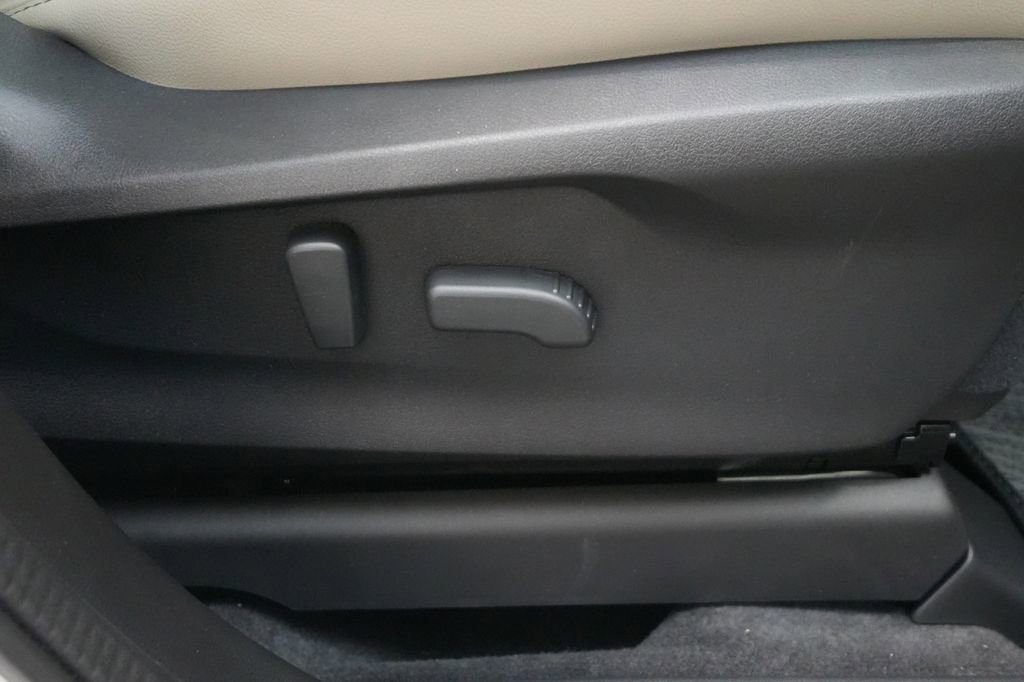 New 2025 Subaru Ascent Limited image 30