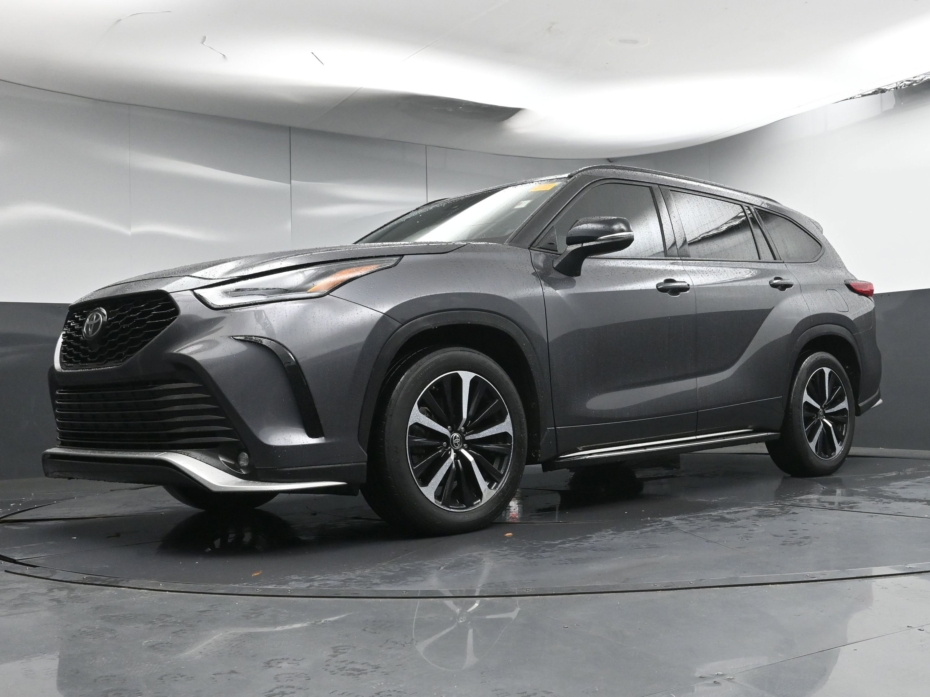 Certified 2021 Toyota Highlander XSE image 24