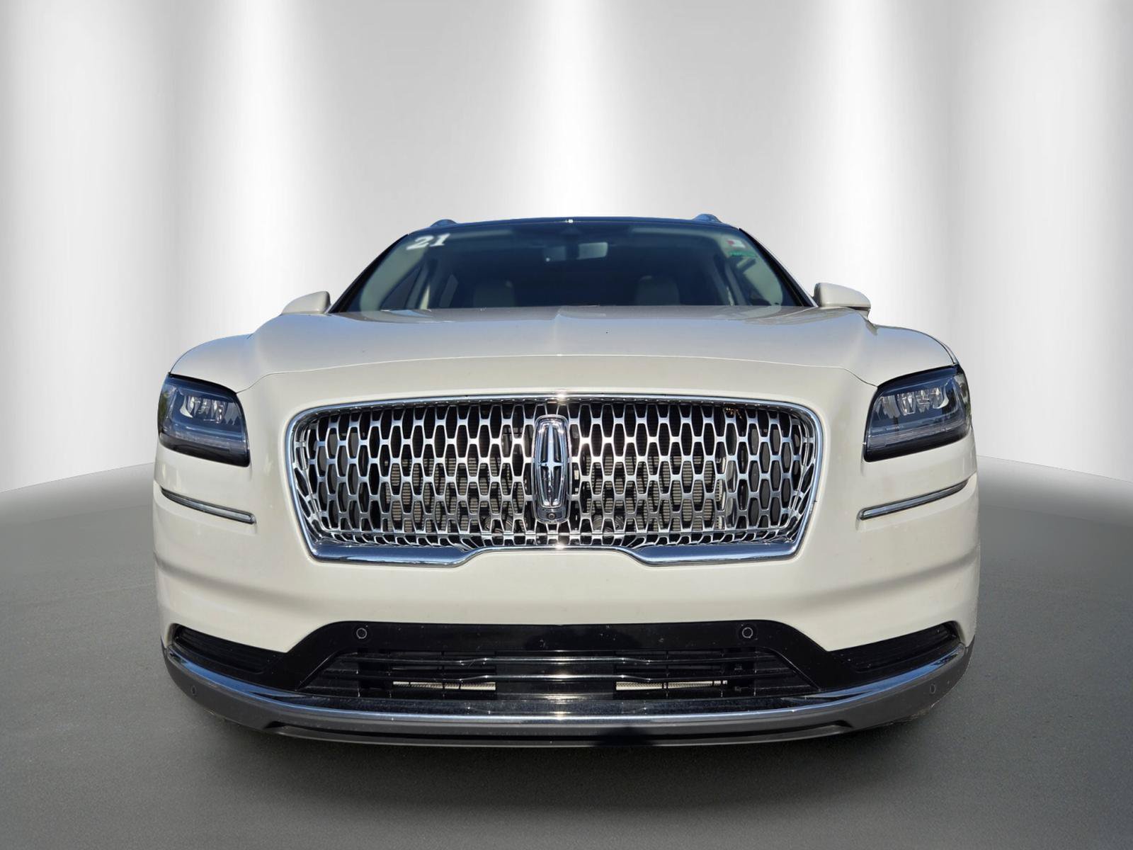 Used 2021 Lincoln Nautilus Reserve w/ Equipment Group 201A FWD image 2