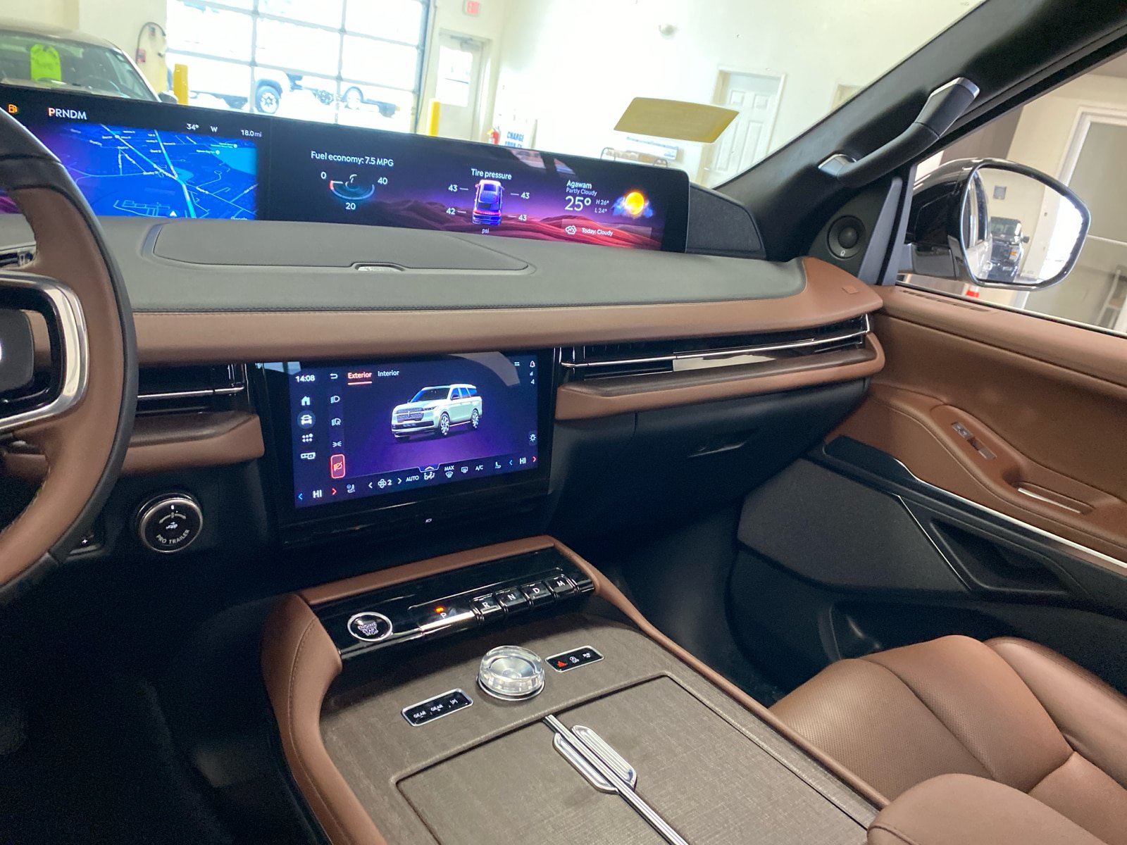 New 2026 Lincoln Navigator Reserve AWD/4WD image 17