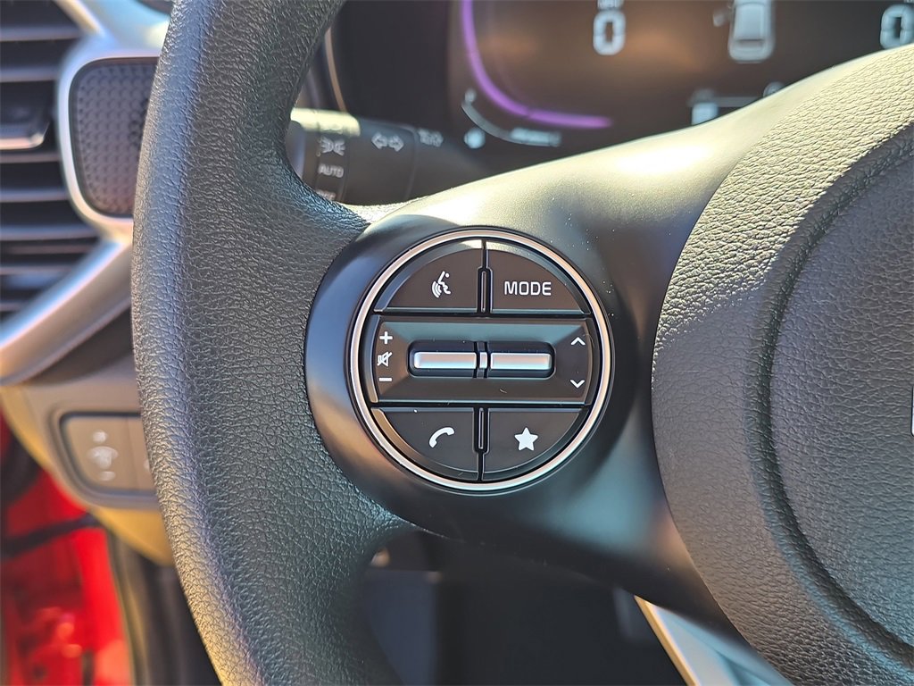 Certified 2025 Kia Soul LX w/ LX Technology Package image 30
