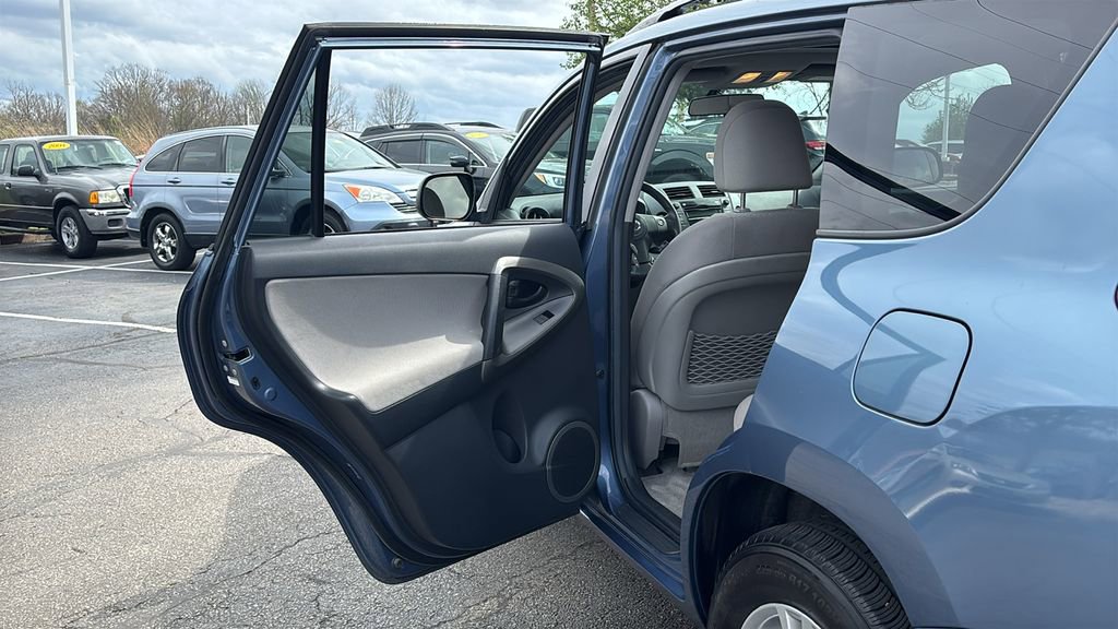 Used 2011 Toyota RAV4 4WD w/ Upgrade Value Pkg image 28