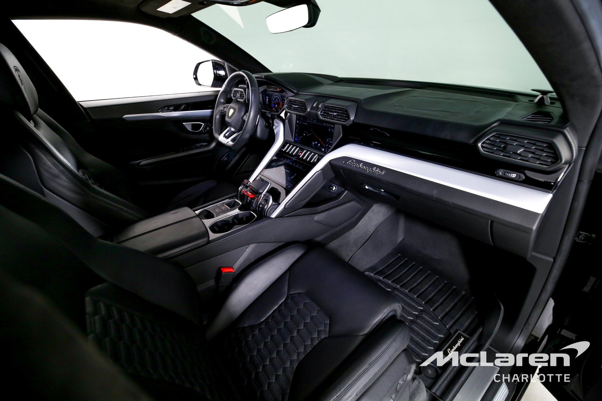 Used 2019 Lamborghini Urus image 29