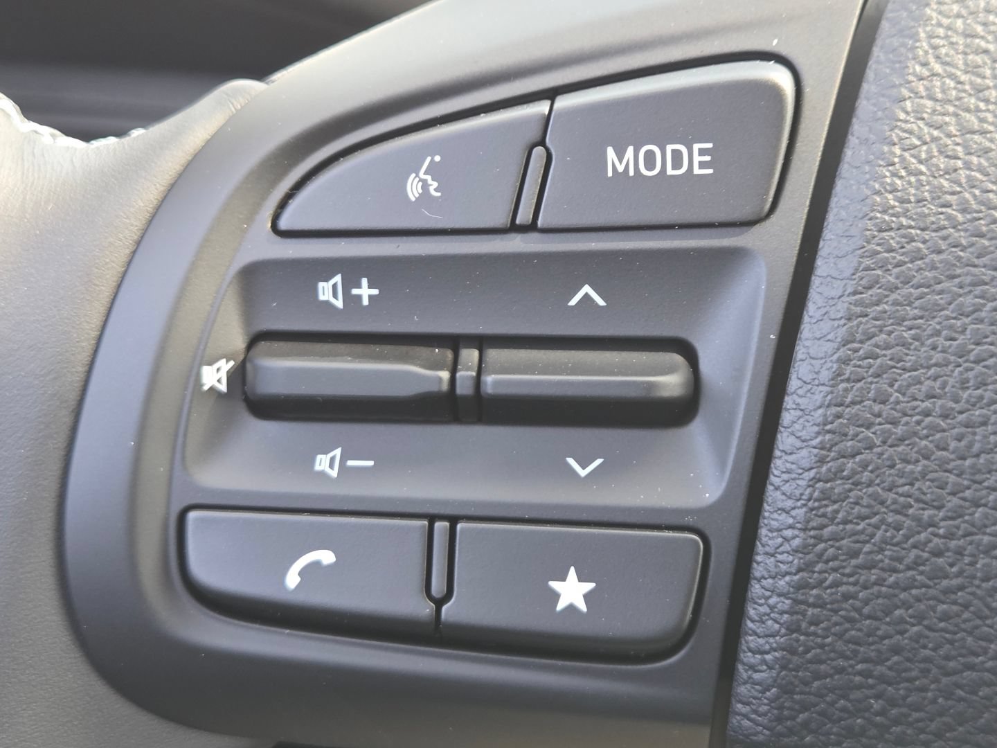 New 2026 Hyundai Venue SEL FWD image 31
