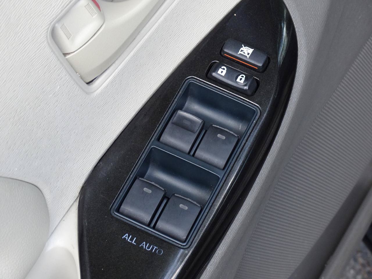 Used 2014 Toyota Sienna LE FWD image 17