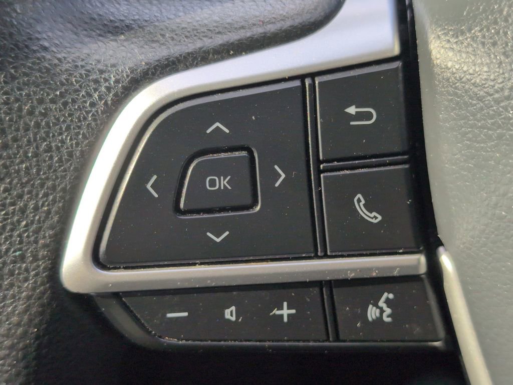 Used 2023 Toyota Highlander L image 29