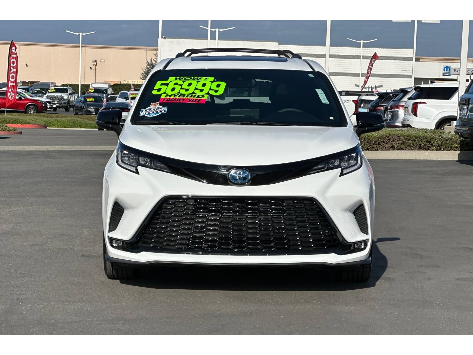 Certified 2025 Toyota Sienna XSE w/ XSE Premium Package AWD/4WD image 9
