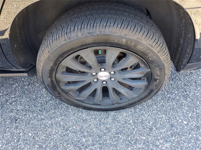 Used 2021 GMC Yukon Denali w/ LPO, Illumination Package image 6