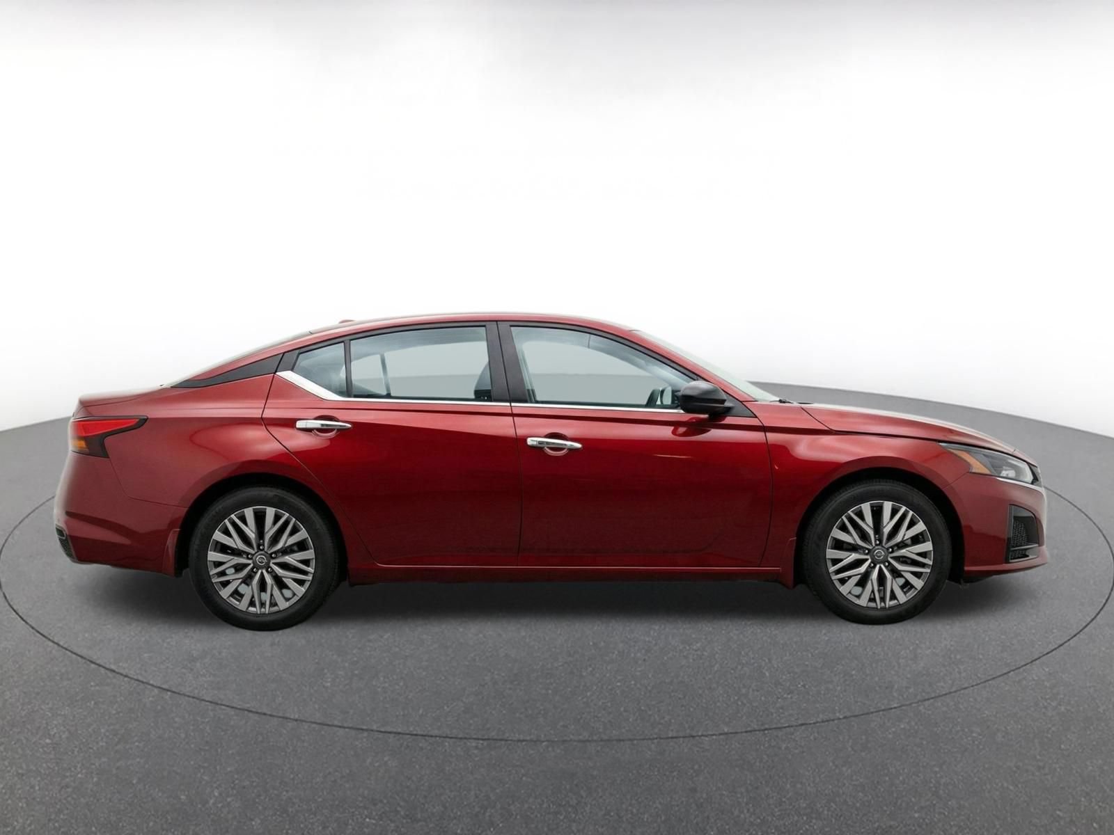 Used 2025 Nissan Altima 2.5 SV FWD image 10