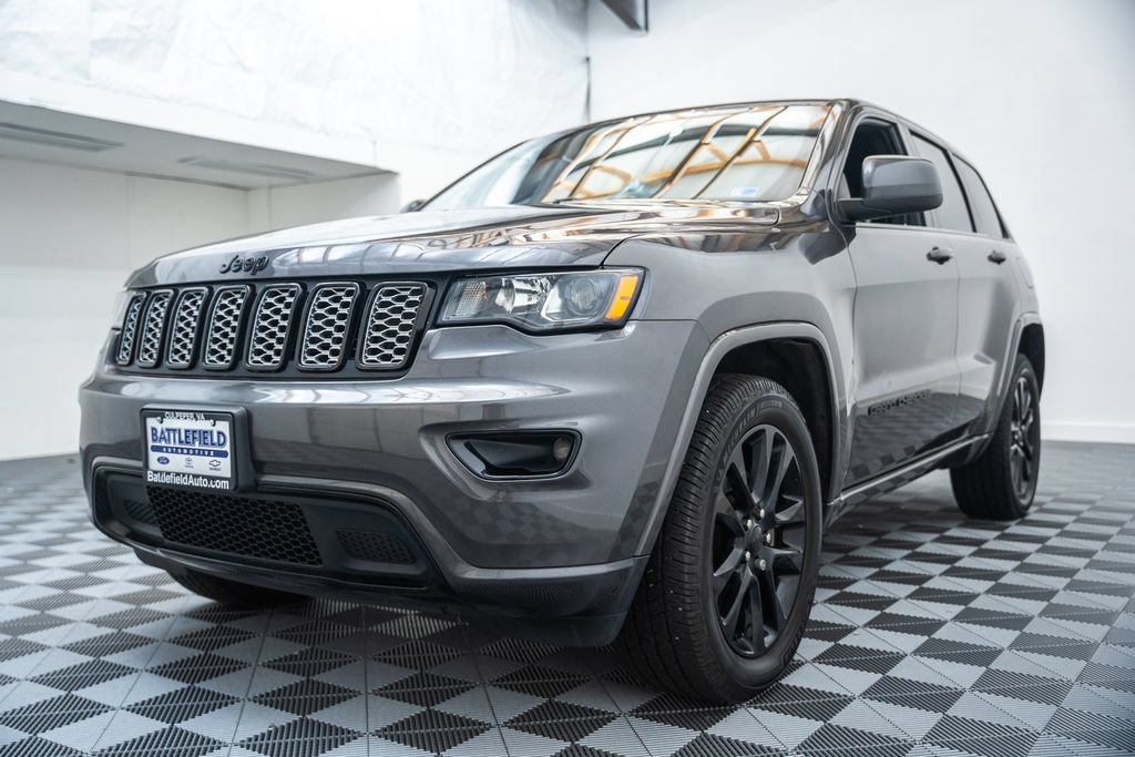 Used 2021 Jeep Grand Cherokee Laredo X AWD/4WD image 3
