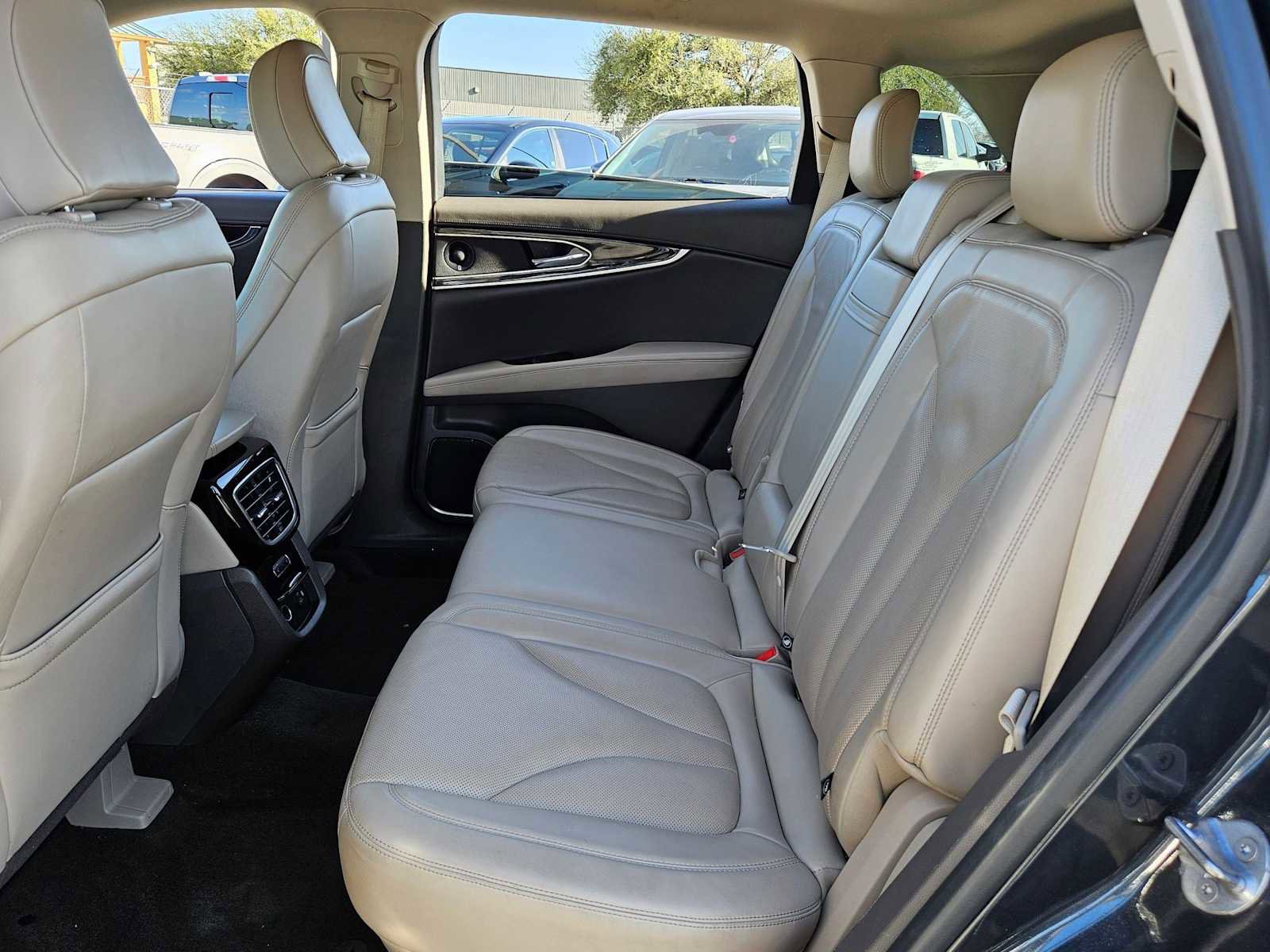 Used 2022 Lincoln Nautilus Reserve w/ Equipment Group 201A image 19