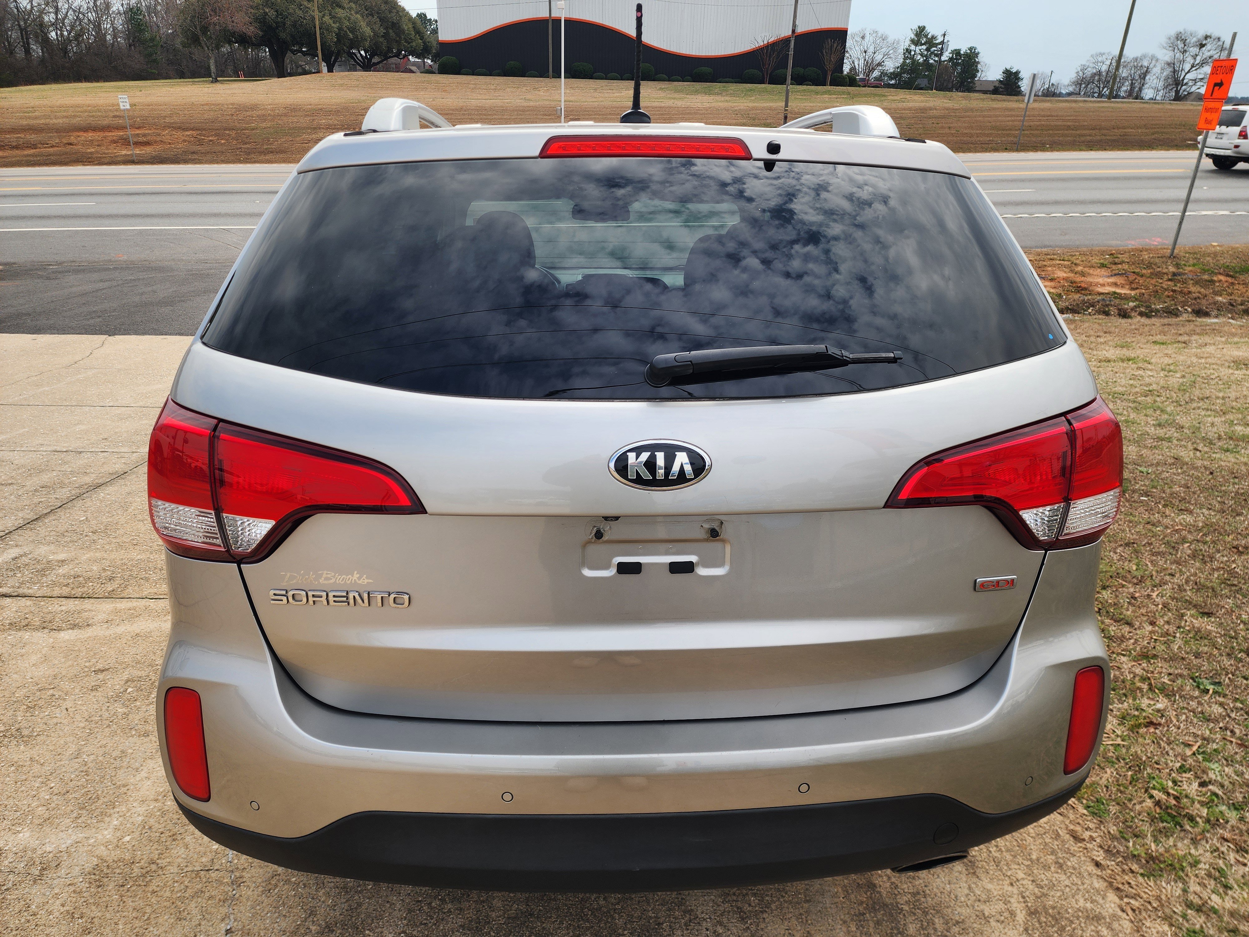 Used 2015 Kia Sorento LX image 5