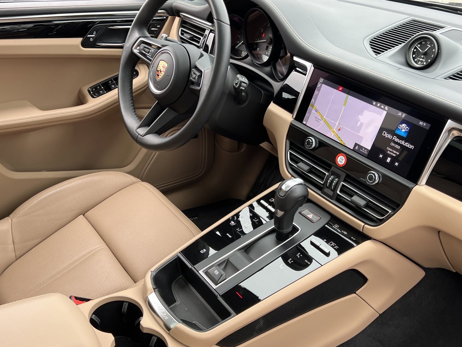 Certified 2025 Porsche Macan image 14