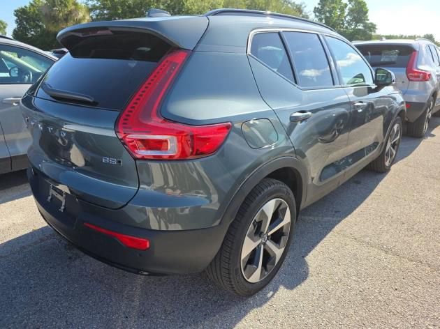 Used 2026 Volvo XC40 B5 Plus AWD/4WD image 4