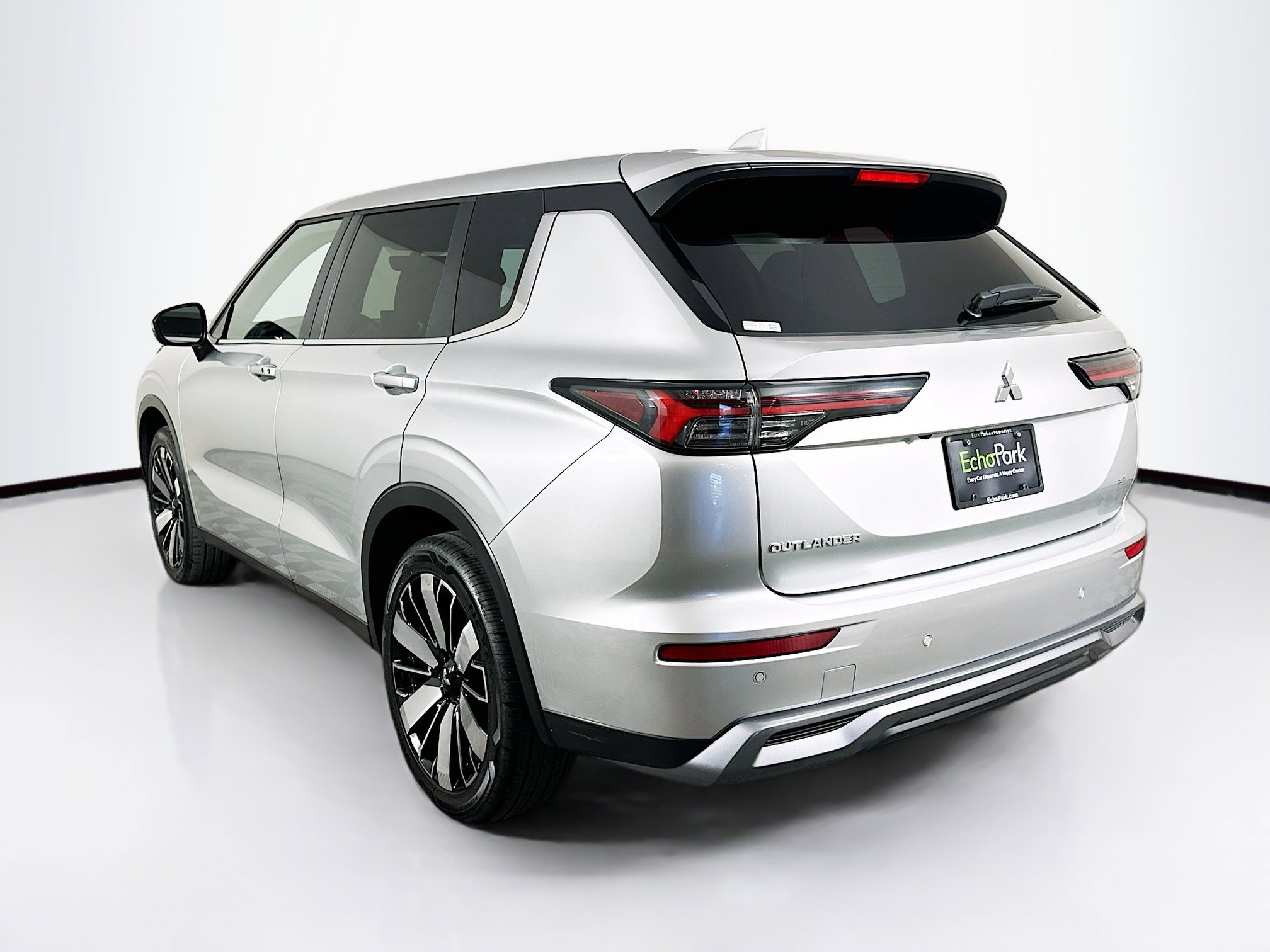 Used 2025 Mitsubishi Outlander SE image 5