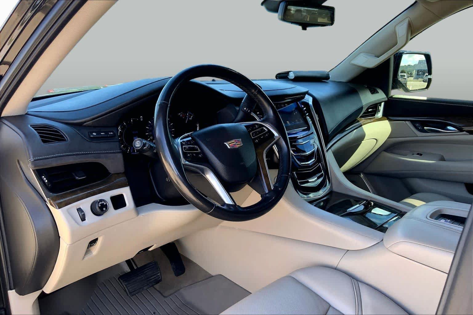 Certified 2019 Cadillac Escalade Premium Luxury RWD image 18