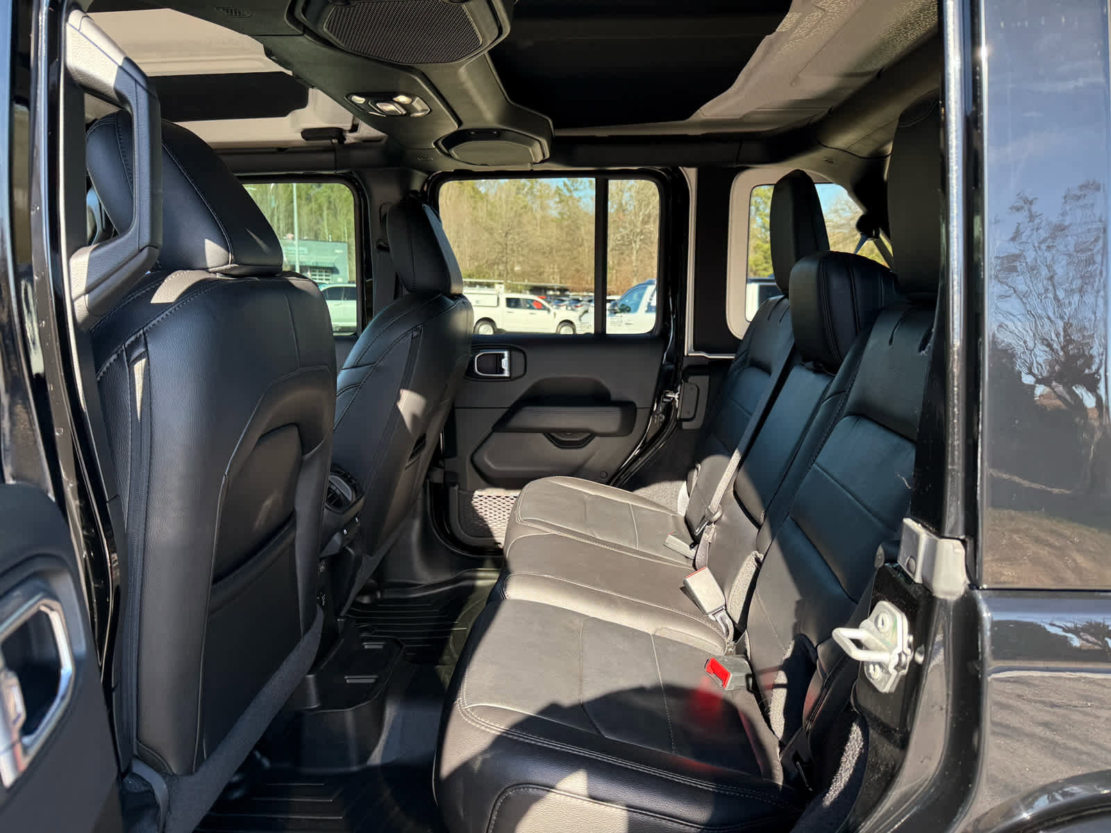 Used 2022 Jeep Wrangler Unlimited Sahara image 27