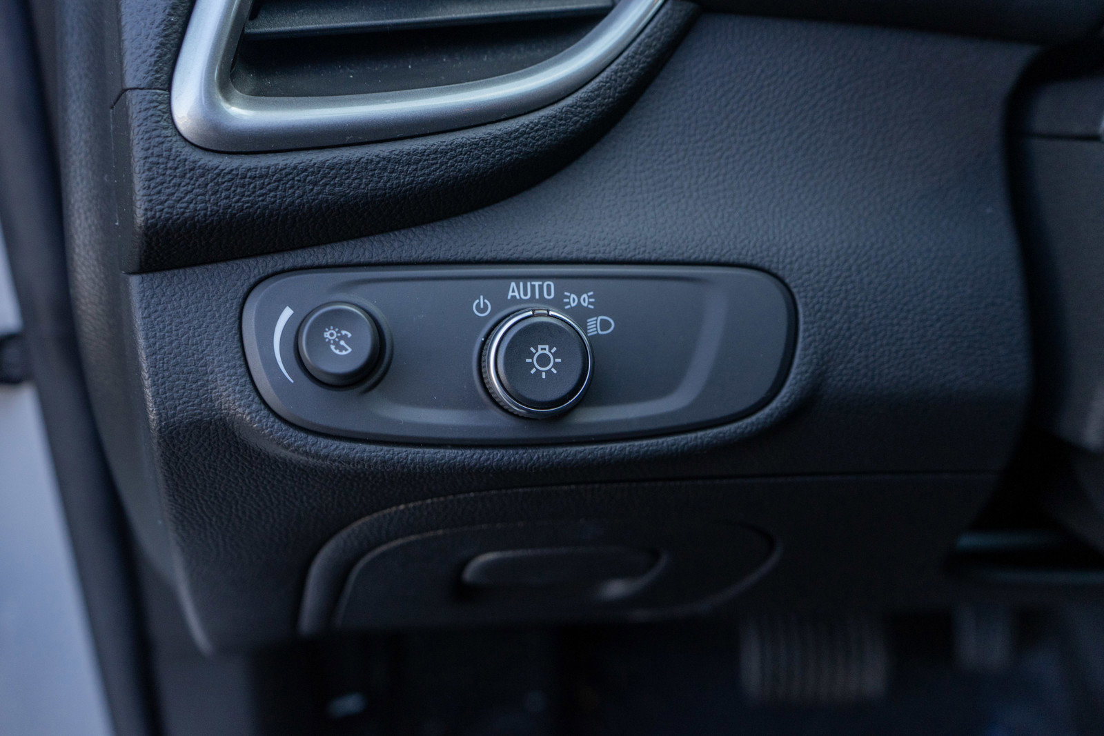 Used 2022 Chevrolet Trax LS w/ Tint and Cruise Package image 15