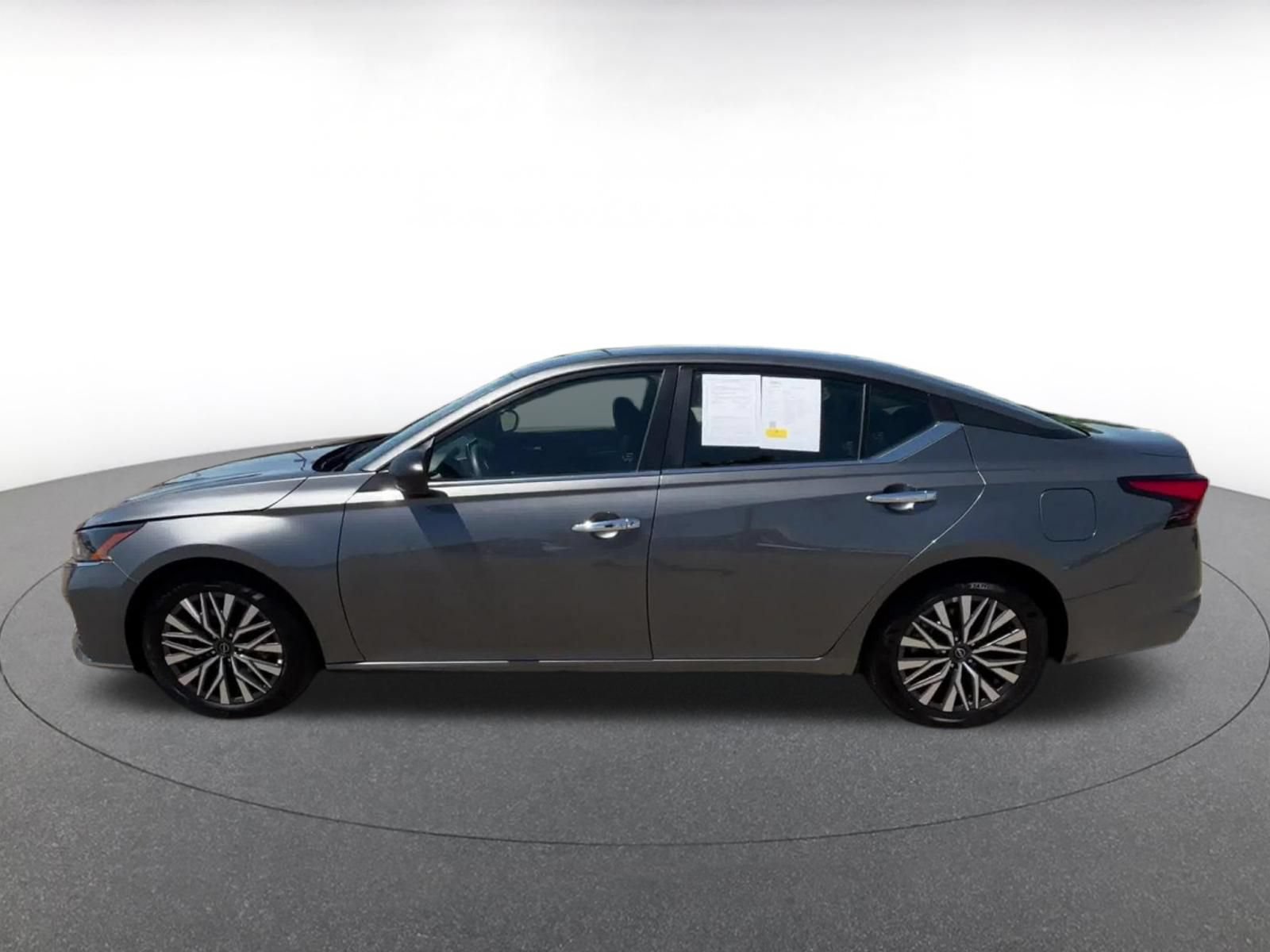 Used 2025 Nissan Altima 2.5 SV FWD image 9